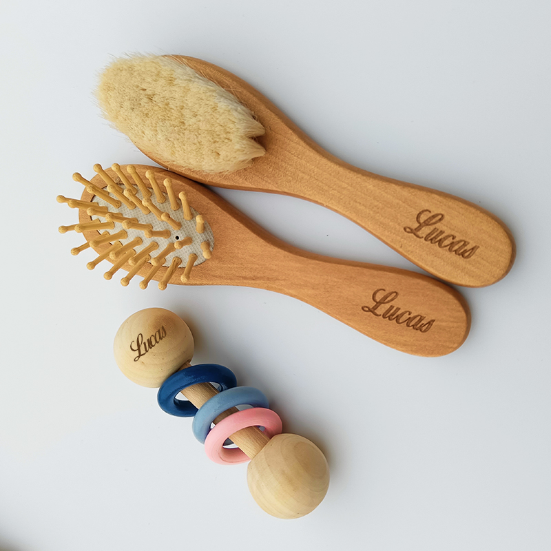 ベビーケア用のパーソナライズされた木製のヘアブラシ,ベビーケ - Hair Care Gift のレビューと価格